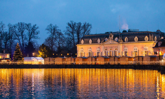 Schloss Benrath erstrahlt zu Weihnachten ©Michael Breuer/photokonzept